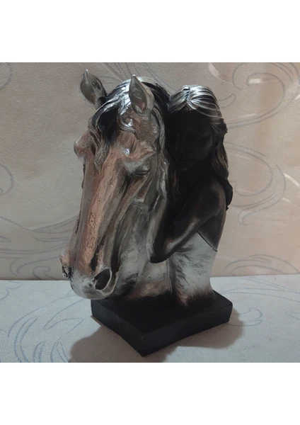 At ve Kız Heykeli Dekoratif Ev ve Ofis Hediyesi